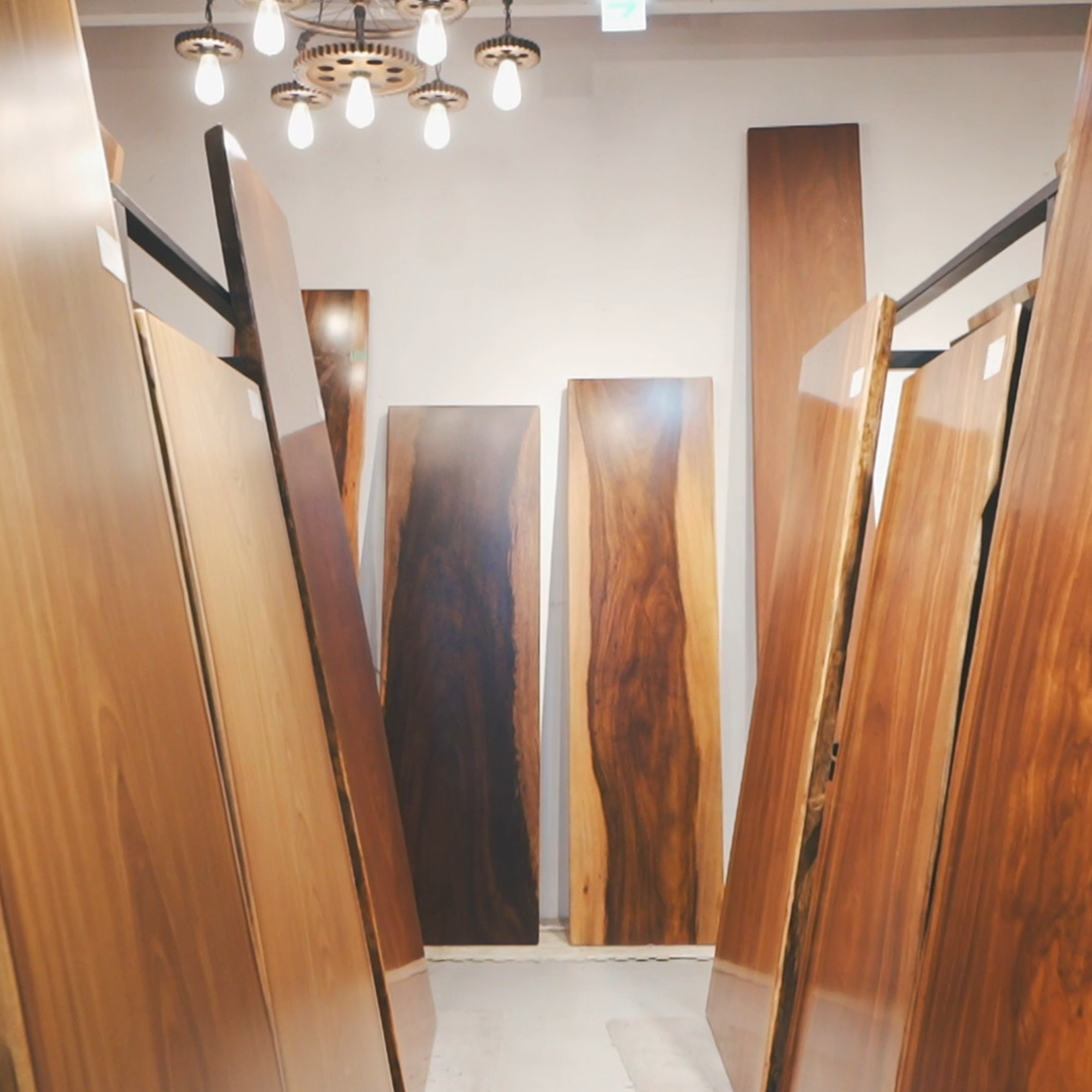 原木桌塗裝完整指南:「上漆」還是「推油」?哪種適合你? 原木桌塗裝完整指南:「上漆」還是「推油」?哪種適合你?